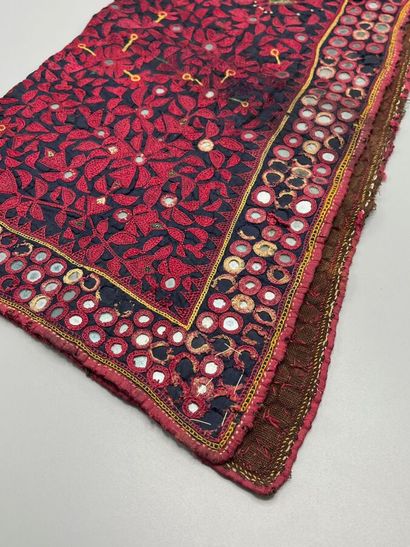 Ancienne coiffe indienne brodée - Ouest de...