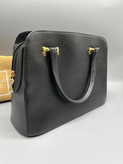 NINA RICCI - Sac à main.

Modèle en cuir...