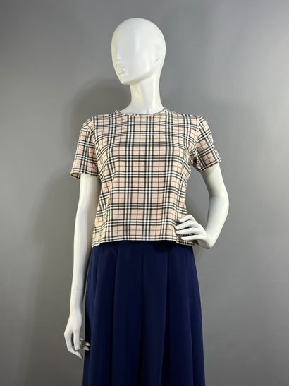 BURBERRY London. Top.

Modèle en coton stretch...