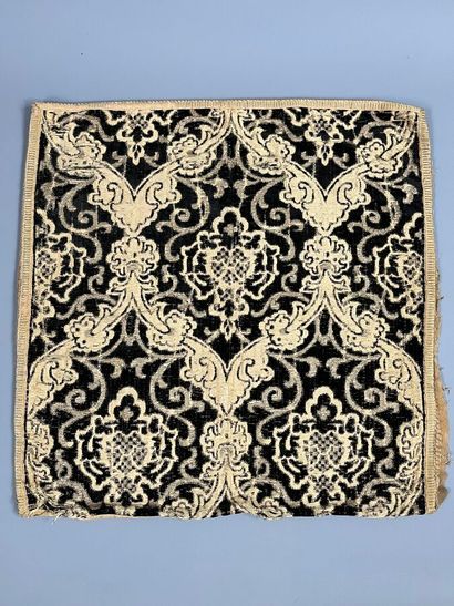 Velours, Circa 1900, Italie.
Carré de velours...