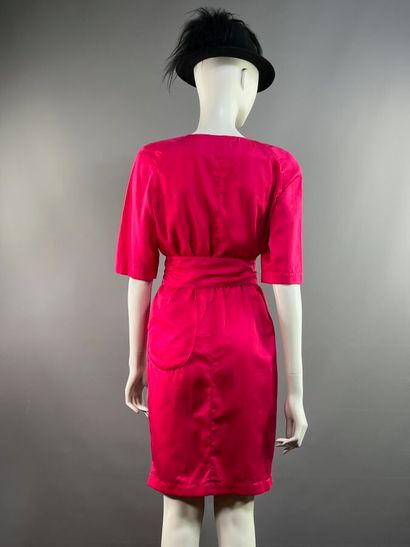 THIERRY MUGLER - Robe d'été.

Le modèle est...