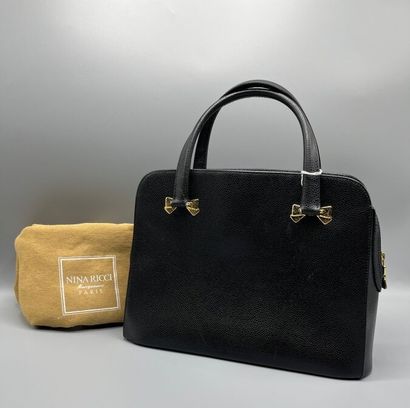 NINA RICCI - Sac à main.

Modèle en cuir...