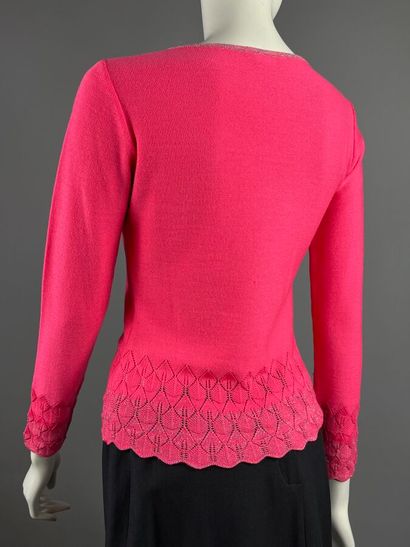 CHRISTIAN LACROIX - Pull

De couleur rose...