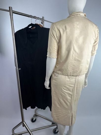 Lot de 4 robes de jour vers 1950 et 60

-Modèle...