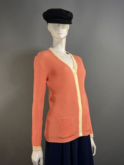 LANVIN Paris - Cardigan.

En laine de couleur...