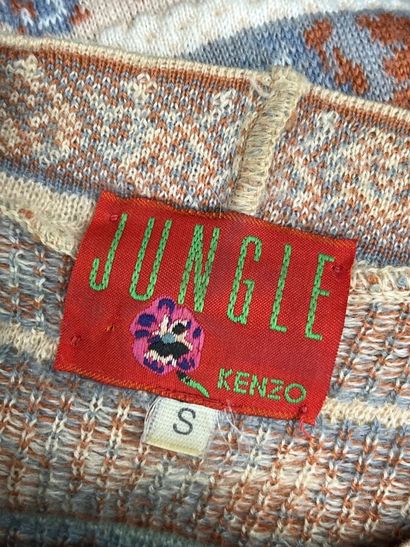 KENZO - Pull
Modèle rose et bleu gris à manches...
