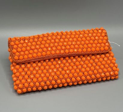Pochette perlée vintage.

Réalisée en maille...
