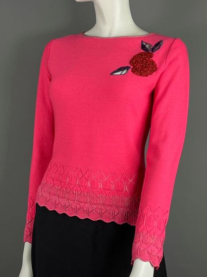 CHRISTIAN LACROIX - Pull

De couleur rose...
