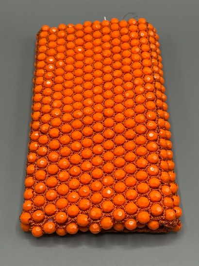 Pochette perlée vintage.

Réalisée en maille...