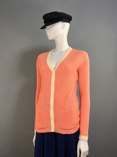 LANVIN Paris - Cardigan.

En laine de couleur...