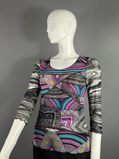 CHACOK - Top

En mesh imprimé de motifs abstraits...