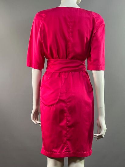 THIERRY MUGLER - Robe d'été.

Le modèle est...