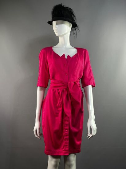 THIERRY MUGLER - Robe d'été.

Le modèle est...