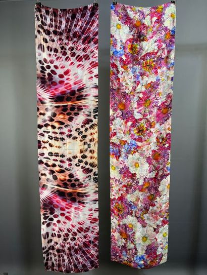PIERRE CARDIN ET AUTRES - Lot de foulards...