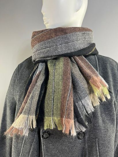 MISSONI - Lot de 3 grandes écharpes.

-Modèle...