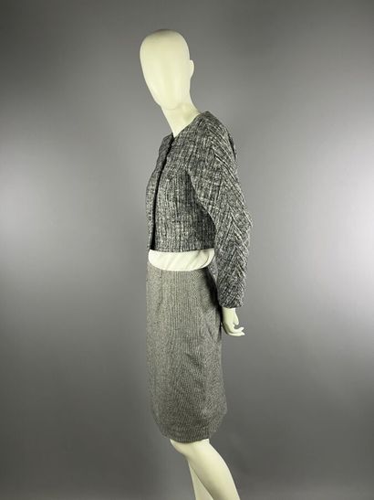 PAULE KA
Ensemble veste et jupe présentées...