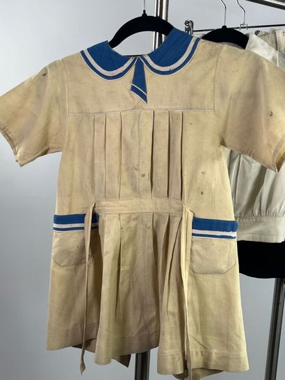 Début du XXème siècle - Lot de vêtements...