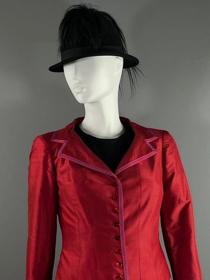 CORINNE SARRUT - Suite de 2 vestes en soie.

-Modèle...