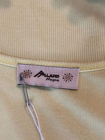 AALLARD de Megève - Lot de 2 tops.

-Modèle...