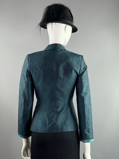 CORINNE SARRUT - Suite de 2 vestes en soie.

-Modèle...
