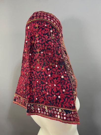 Ancienne coiffe indienne brodée - Ouest de...