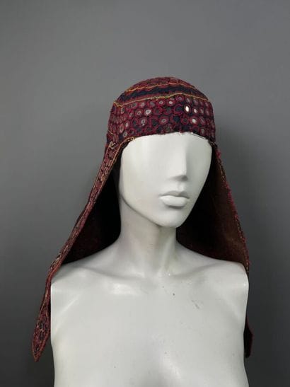 Ancienne coiffe indienne brodée - Ouest de...