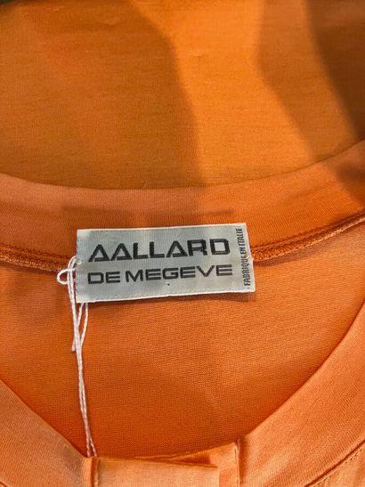 AALLARD de Megève - Lot de 2 tops.

-Modèle...