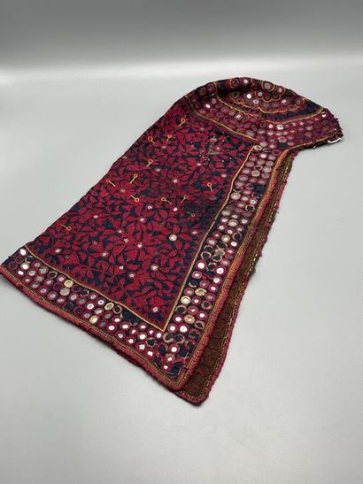 Ancienne coiffe indienne brodée - Ouest de...