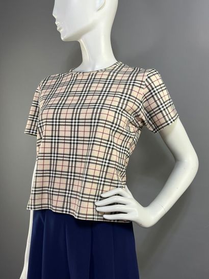 BURBERRY London. Top.

Modèle en coton stretch...