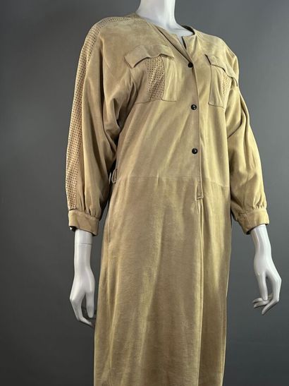 TED LAPIDUS - Robe en peau beige.

Cuir velours...