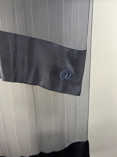 CHRISTIAN DIOR - Écharpe en soie.

Modèle...