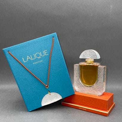 LALIQUE PARFUM Chèvrefeuille.
Flacon en verre...