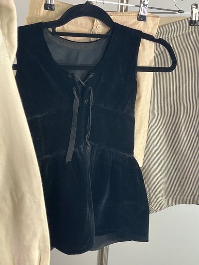 Début du XXème siècle - Lot de vêtements...
