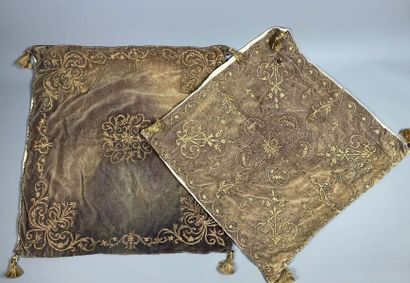 Deux broderies, circa 1900, Turquie.

Ces...