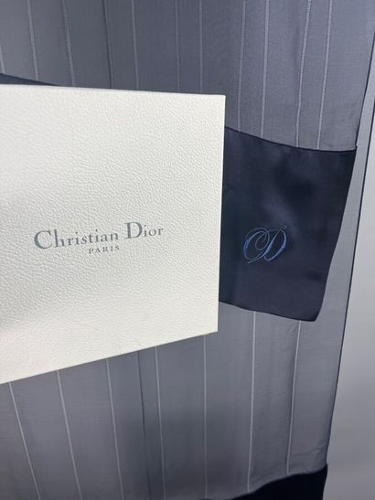 CHRISTIAN DIOR - Écharpe en soie.

Modèle...