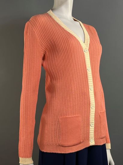 LANVIN Paris - Cardigan.

En laine de couleur...