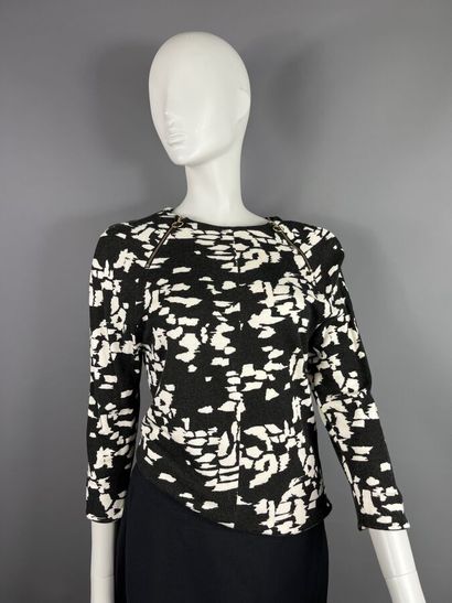 CHLOÉ - Pull.

Modèle à manches longues raglan...