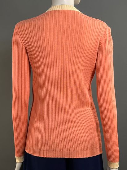 LANVIN Paris - Cardigan.

En laine de couleur...
