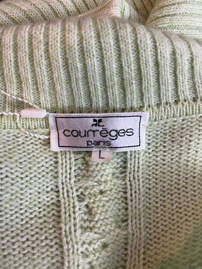 COURRÈGES Paris. Robe pull.

Réalisée en...