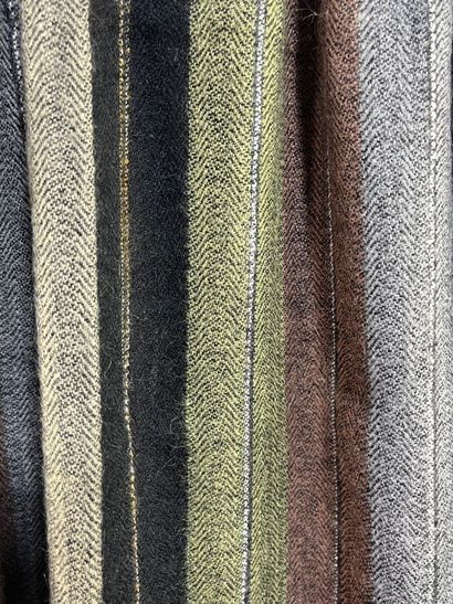MISSONI - Lot de 3 grandes écharpes.

-Modèle...