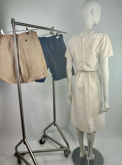 2 shorts et une tenue de bord de mer - Vers...