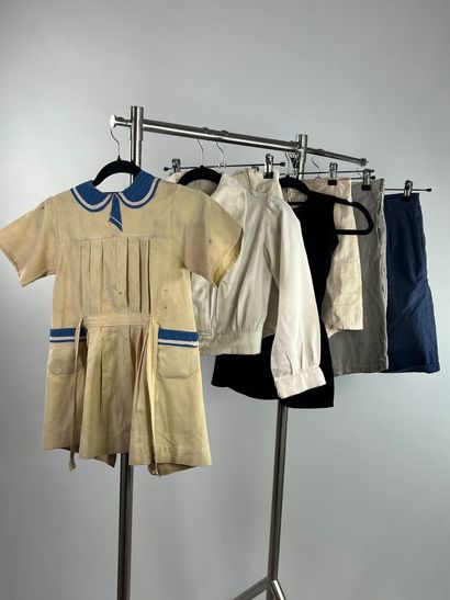 Début du XXème siècle - Lot de vêtements...