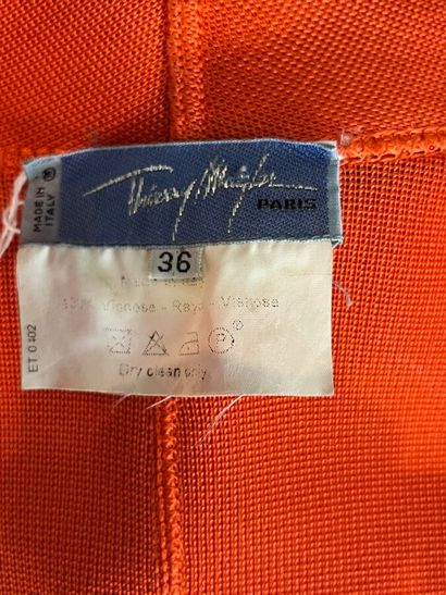 THIERRY MUGLER - Années 90 - Gilet.

Réalisé...