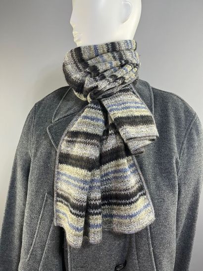 MISSONI - Lot de 3 grandes écharpes.

-Modèle...