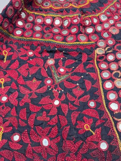 Ancienne coiffe indienne brodée - Ouest de...