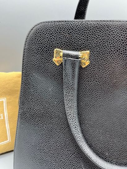 NINA RICCI - Sac à main.

Modèle en cuir...
