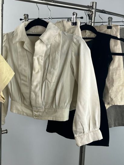 Début du XXème siècle - Lot de vêtements...