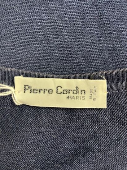 PIERRE CARDIN et autre - Top et jupe
Top...
