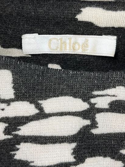 CHLOÉ - Pull.

Modèle à manches longues raglan...