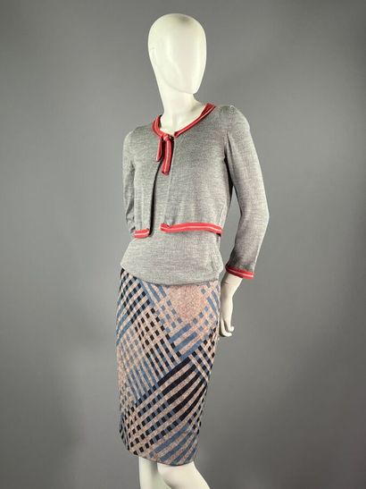 PAULE KA 
3 pièces gris bordures corail
twin...